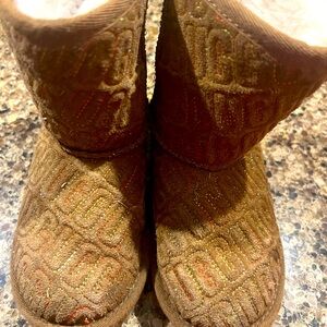 Wore a few times. Very good condition. Lots of tread on bottom of both boots